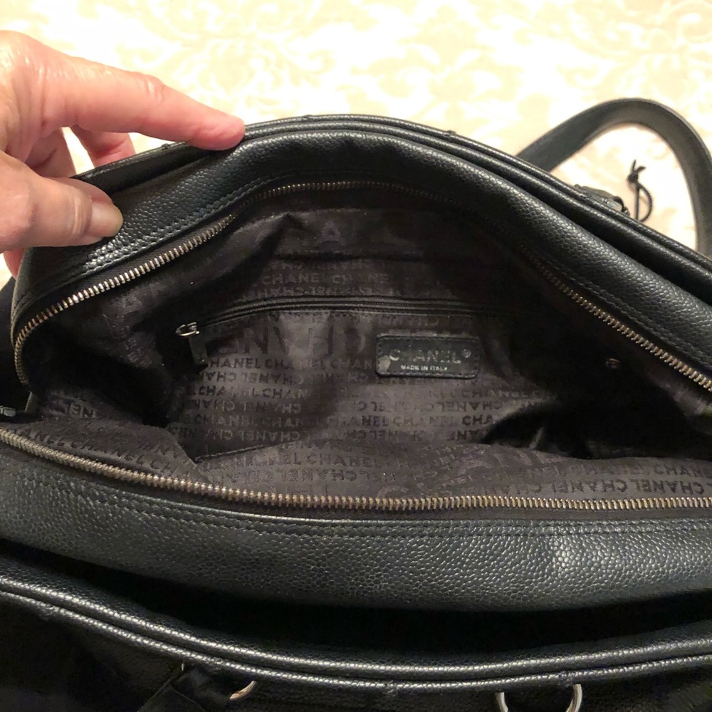 Authentic Chanel bag excellent condition! - Picture 4 of 7